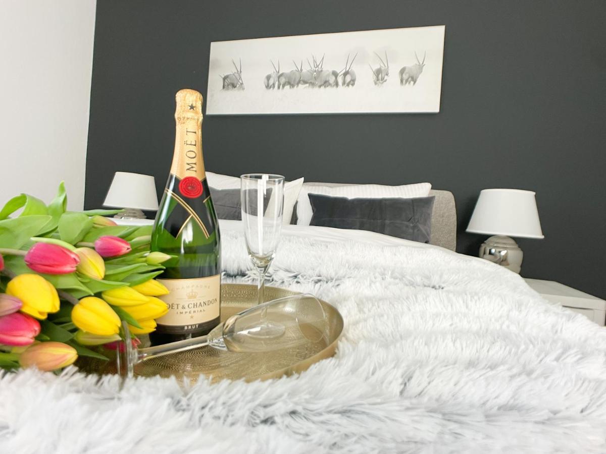 M-Style 01 Apartment Mit Terrasse Und Gasgrill, 24H Self-Check-In, Free Parking, Netflix Nuremberg Luaran gambar