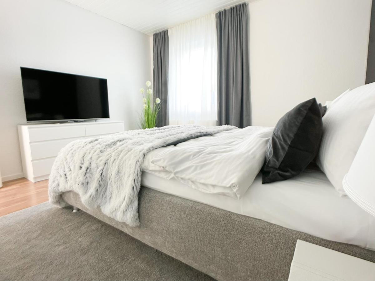 M-Style 01 Apartment Mit Terrasse Und Gasgrill, 24H Self-Check-In, Free Parking, Netflix Nuremberg Luaran gambar